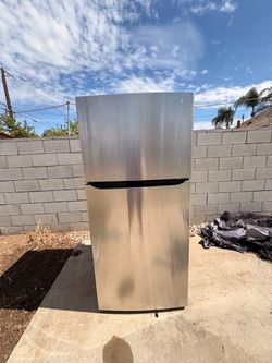 LG Stainless Steel Refrigerator – / nevera LG