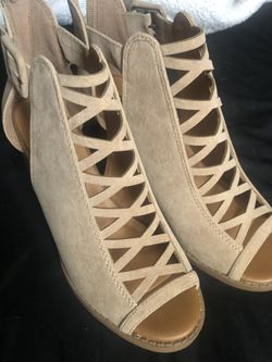 Women’s heels size 8