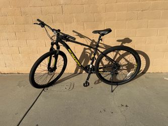 Schwinn Santis 29" Mountain Bike – 24 Speed, Disc Brakes – Like New