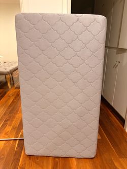 White Newton organic waterproof crib mattress