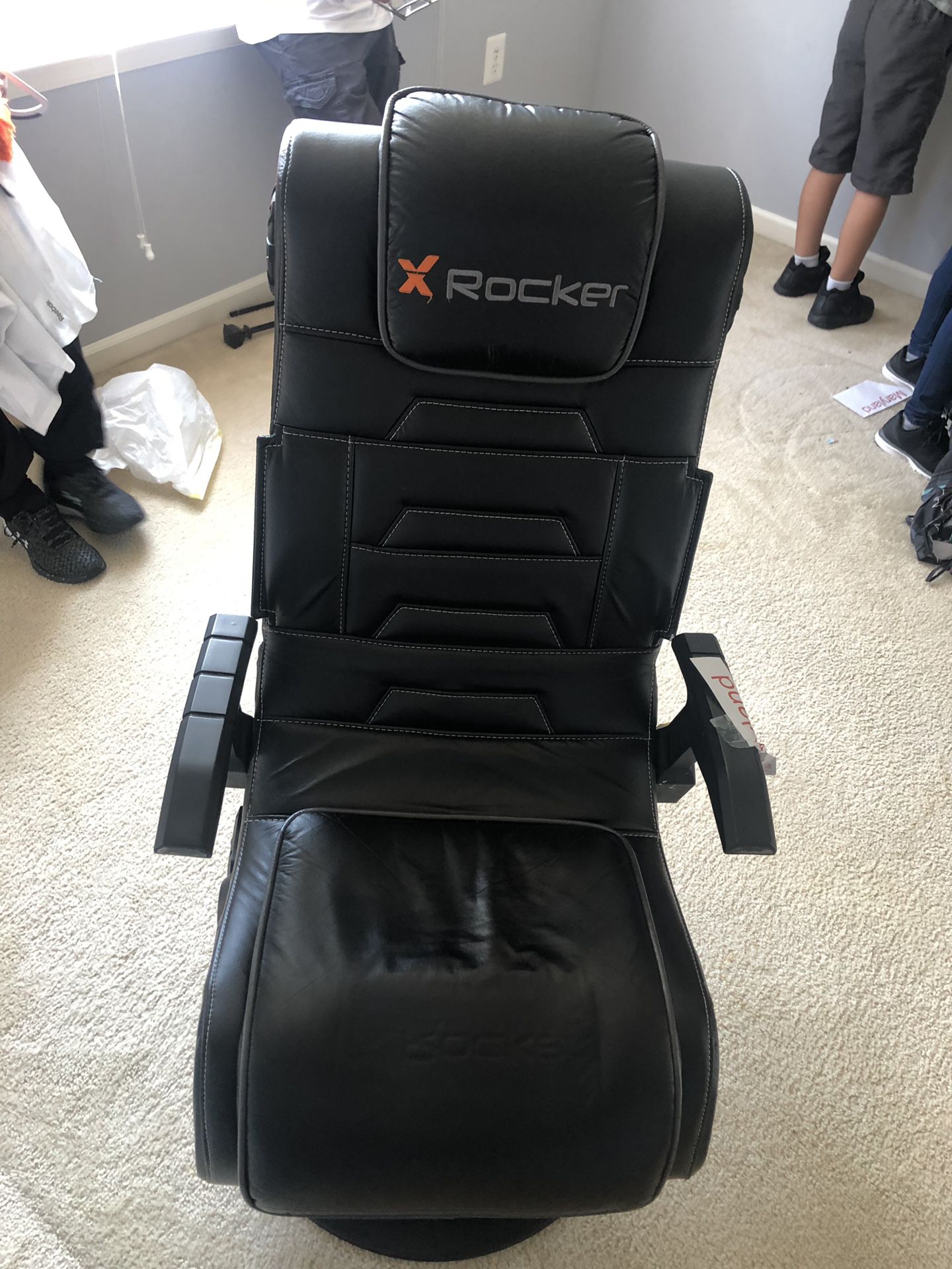 Gaming chair with speakers