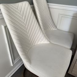 4 White Dinning Room Chairs 