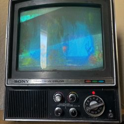 9” Vintage Sony Triniton Color CRT TV