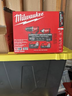 Milwaukee Drill Set M18
