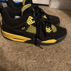 Jordan 4 Thunder