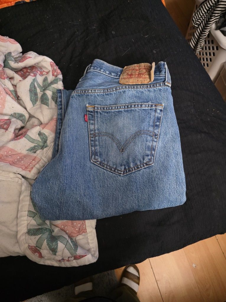 Free Mens Levis!