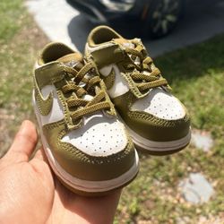Boys Nike Dunk Low , green and white size 5.5