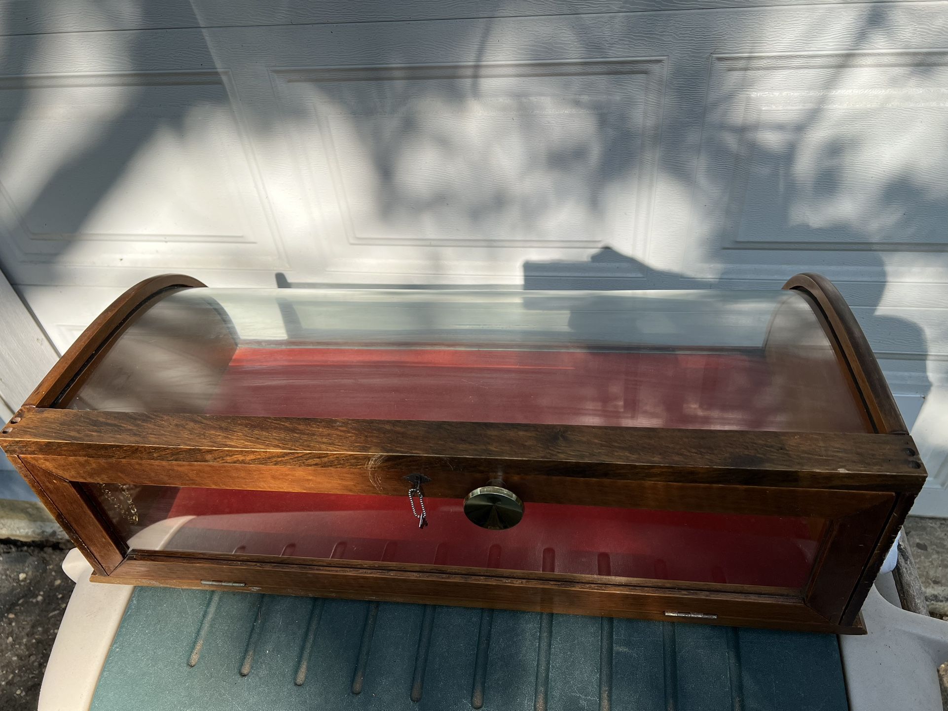 Antique Curved Glass Locking Table Top Display Case/Cabinet