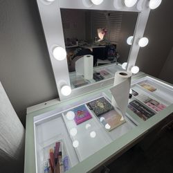 Pretty Light Up Vanity 