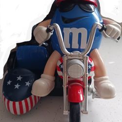 VINTAGE & COLLECTIBLE USED M&M's FREEDOM RIDER MOTORCYCLE PEANUT M&M'S CANDY DISPENSER