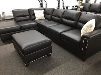 Espresso sectional with reversible chaise! Ottoman included