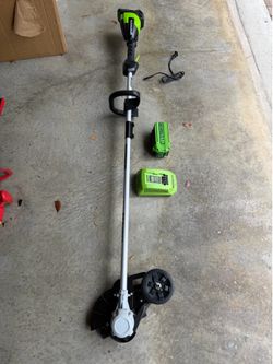 Greenworks 40V 8" Brushless Cordless Edger with 4.0Ah Battery & Charger