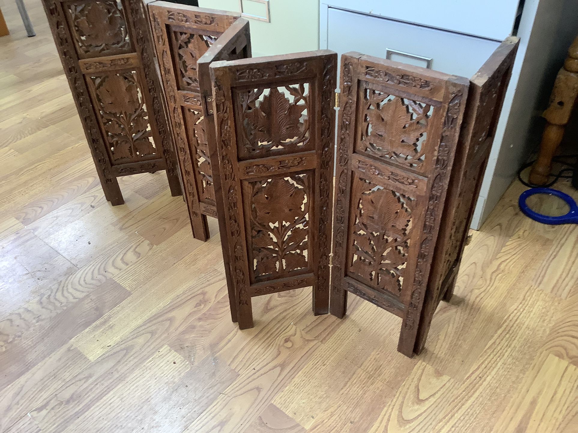 Antique Table Top Privacy Screen (TEAK ) for Sale in Maple Valley, WA ...