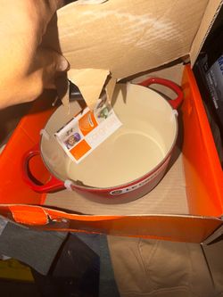 NEW Le Creuset Signature 4.5 Qt Dutch Oven – Cerise – Never Used