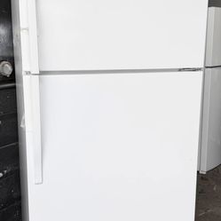 NEW Whirlpool 33” Top-Freezer Refrigerator 