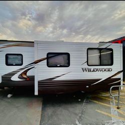 2016 26- Foot Four Season Rv- Like New 