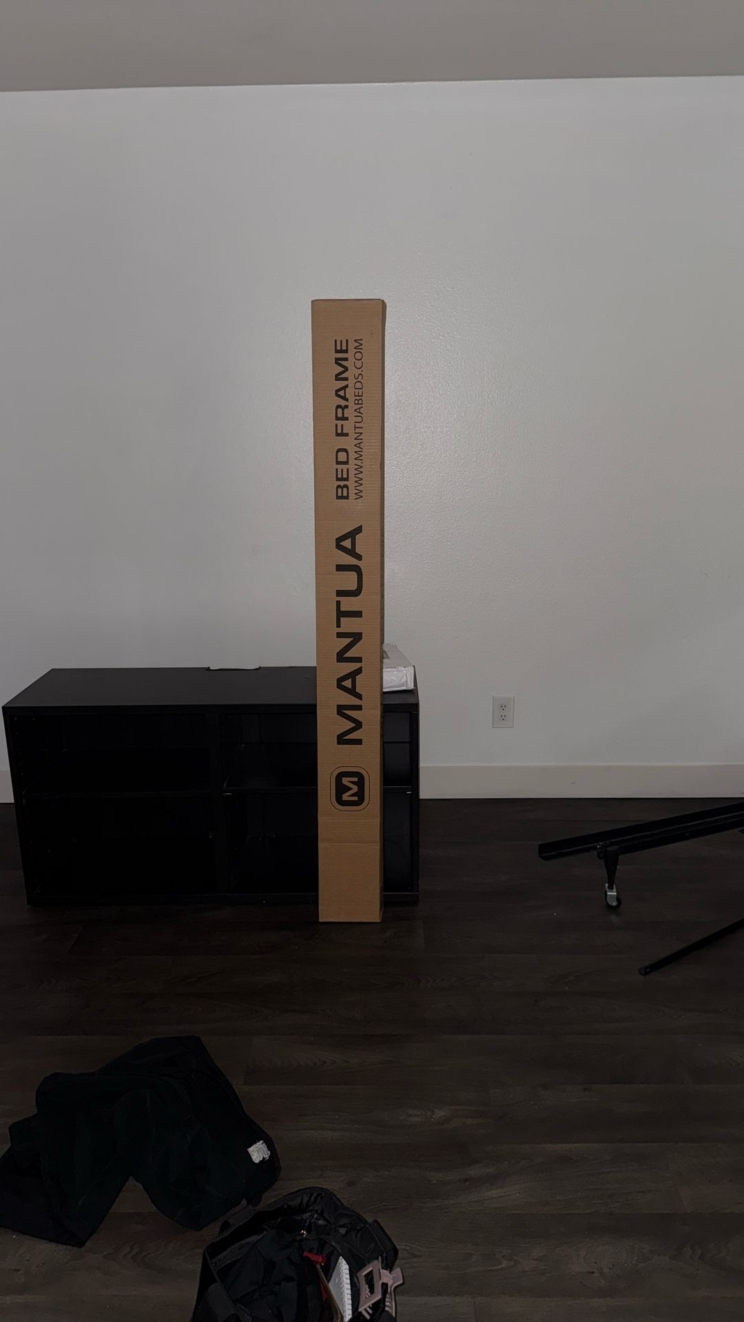 mantua metal bed frame ( full)