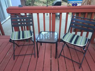 2 metal chairs and table brand new! Only $40