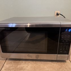 Sharp Carousel 1000W Microwave 