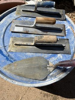 TROWELS AND SCRATCH TOOLS