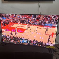 Insigna 44” Smart TV