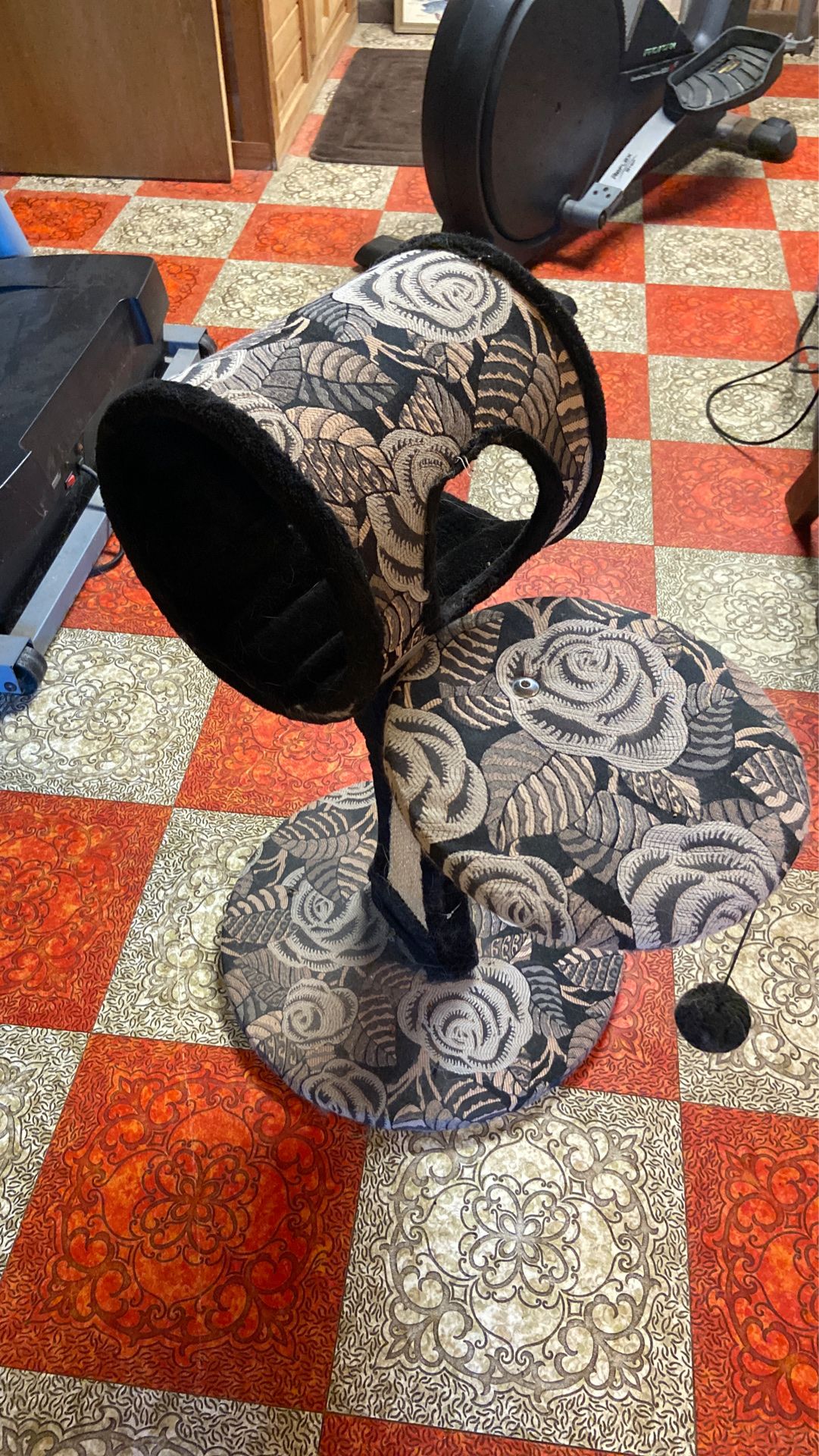 Cat stand