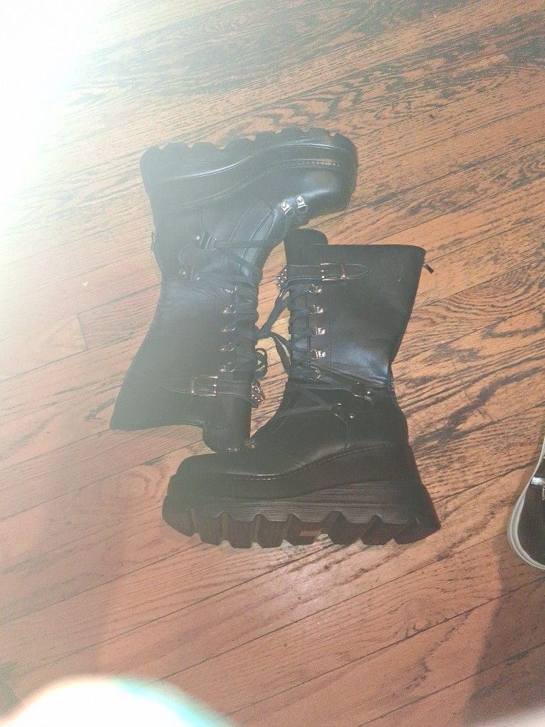 BLK WEDGED GOTHIC WOMENS TALL BOOTS
