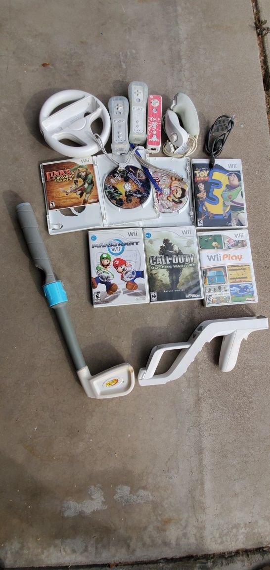 Wii games and controllers