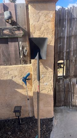 Black Square Point Shovel