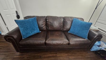 Queen Leather Sleeper Sofa – Excellent Condition (Pearland Pickup)