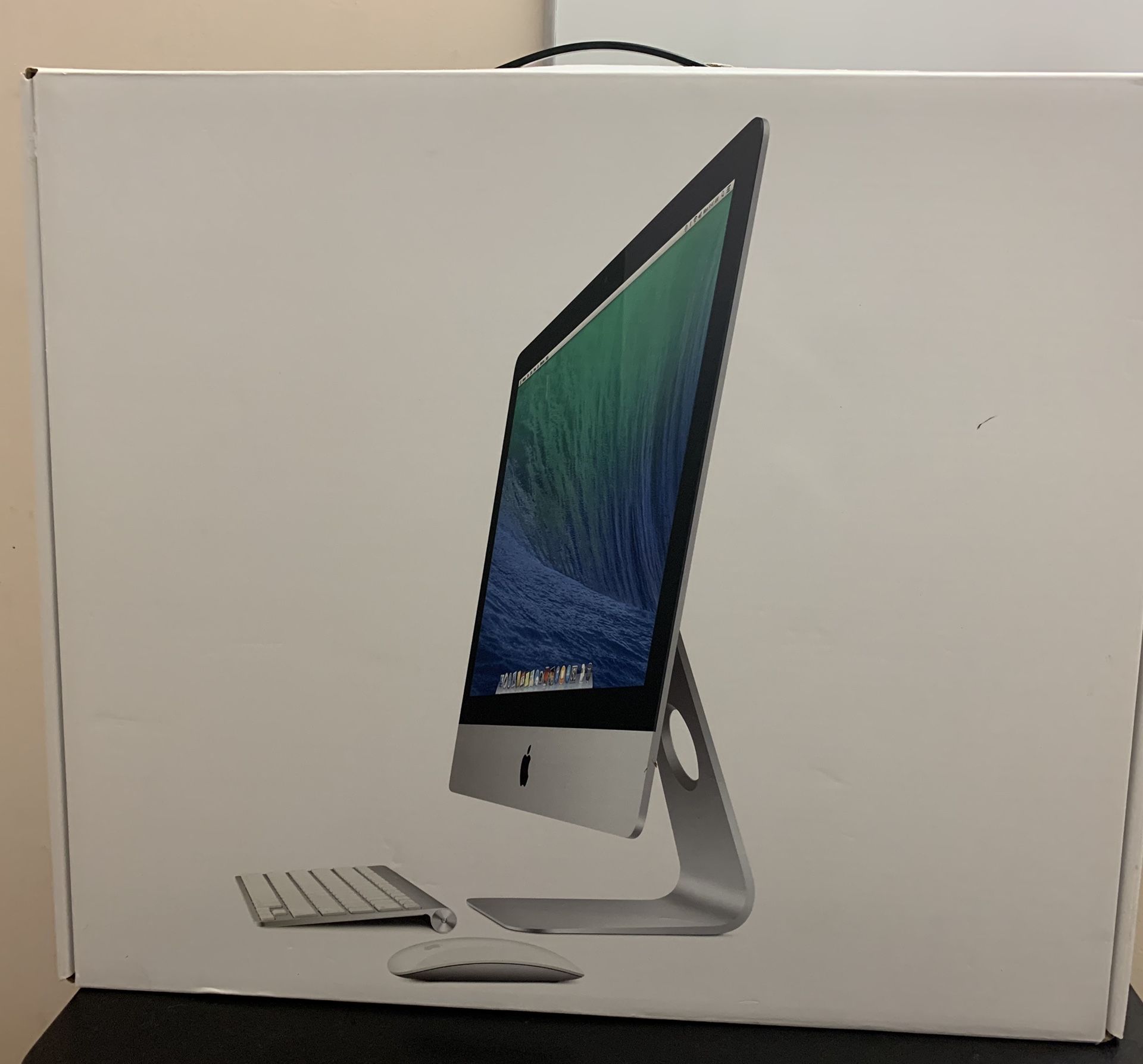 iMac 21.5 Inch / 1 TB SATA / 8 GB / i5 2.9 GHz/ NVIDIA GeForce 1 GB / Comes with Original Box