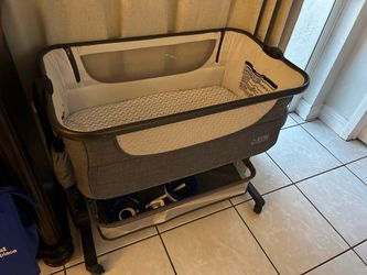 Like-New Koola Baby Bassinet