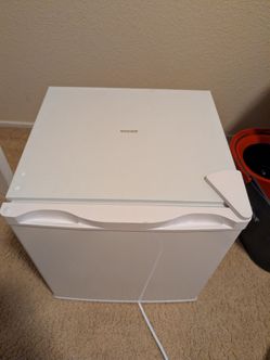 1.6 Cu.ft Mini Fridge with freezer