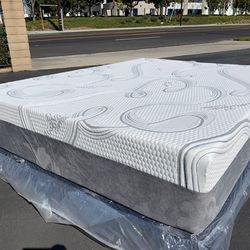 Queen Organic Cool Gel Memory Foam!•••