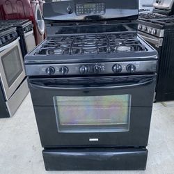  Whirlpool beautiful Black gas stove in great working condition. All burners and the oven work perfectly. Looks like new, very clean and wel