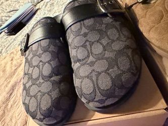 Men’s coach size 9