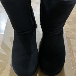Classic Short Uggs Size 10