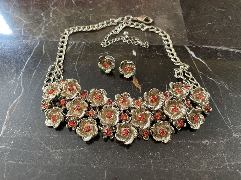 Antique Gold Tone Orange Rhinestone Studded Choker Necklace With Matching Stud Earrings 
