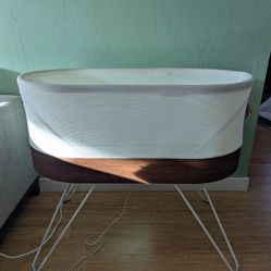 Snoo with many extras