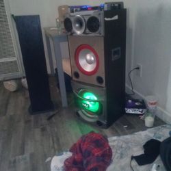 pyle boom box with blue tooth controls  very loud