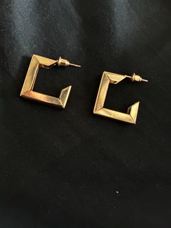 Gold earrings
