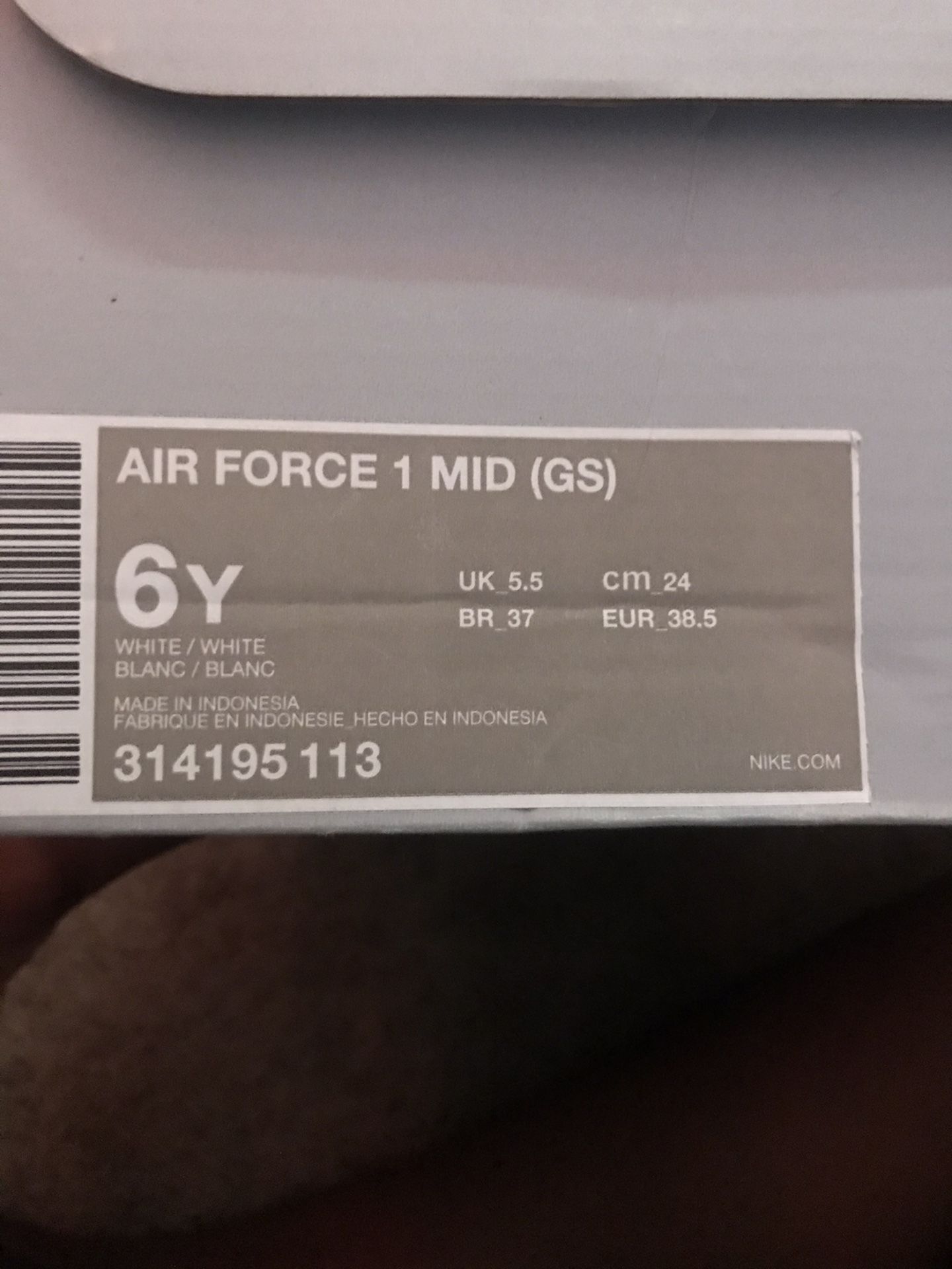 Air Force 1’s (Nike Air)
