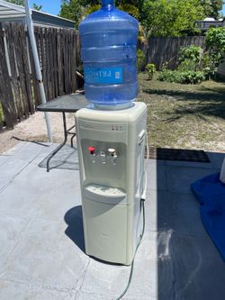 Sunbeam Hot and Cold Bottled Water Dispenser With Minifridge Compartment $70 Firm on Price