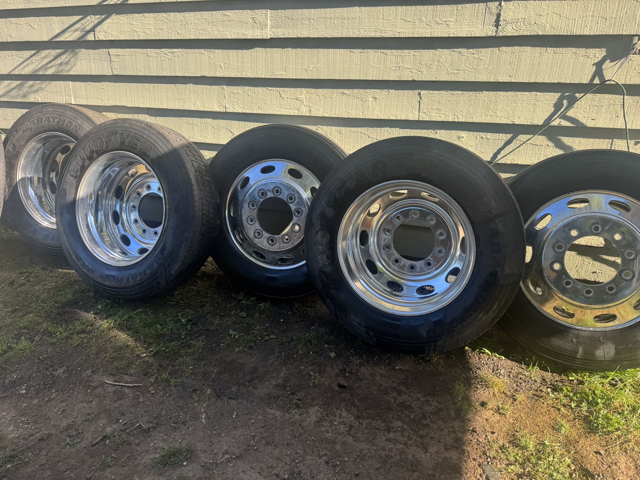 Peterbilt Alcoa 24.5 Inch Rims. 285/75r24.5