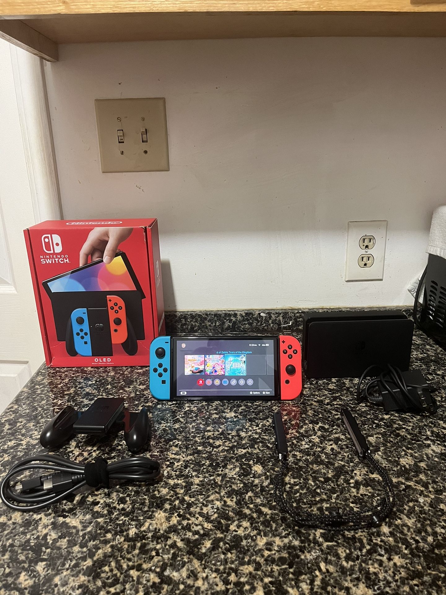 Nintendo Switch OLED (USED EXCELLENT CONDITION) (READ DESCRIPTION)