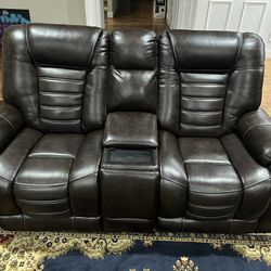 Malibu Console Loveseat with USB charger, 2 Recliners, Full Warranty (Like New)