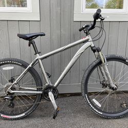 Specialized HRXC Aluminum A1 17” Medium Frame Front suspension mountain  bike  with disk brakes