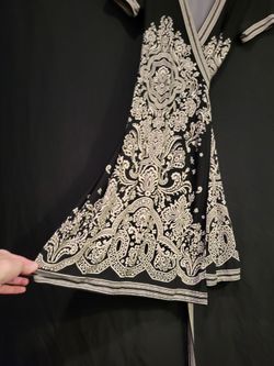 NWOT BCBGMAXAZRIA Black & White Damask Wrap Dress - Size 4/6 (See Desc)