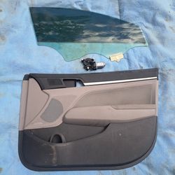 2018 Hyundai Elantra Passengers Front Side Glass Window, Interior Door Panel and Widow Motor