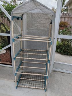 Greenhouse  / Compact 